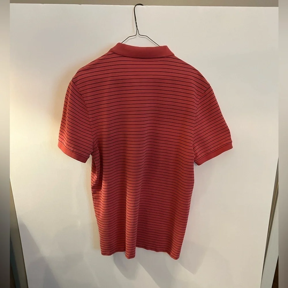 J CREW CORAL AND NAVY BLUE MEN’S CLASSIC POLO SHIRT “KNIT GOODS”